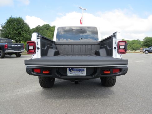 New 2025 Jeep Gladiator Mojave image 5