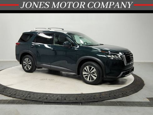 Used 2025 Nissan Pathfinder SL AWD/4WD image 1