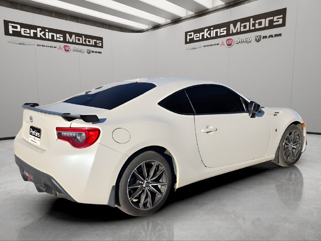 Used 2018 Toyota 86 RWD image 5