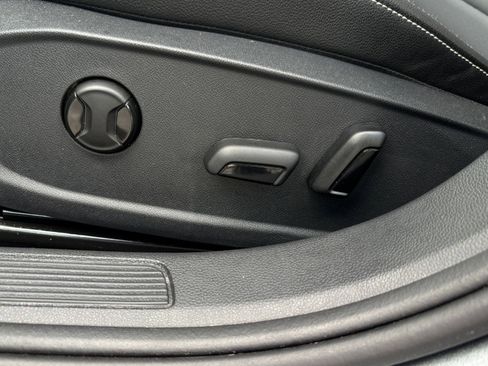 Used 2025 Volkswagen Jetta SE image 25