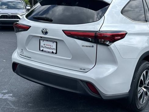 Used 2022 Toyota Highlander XLE AWD/4WD image 11