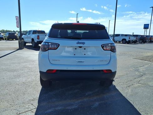 Used 2025 Jeep Compass Limited AWD/4WD image 4