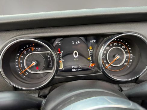 Used 2019 Jeep Wrangler Unlimited Sahara AWD/4WD image 13