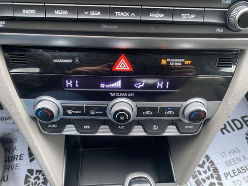 Used 2020 Hyundai Elantra SE image 22