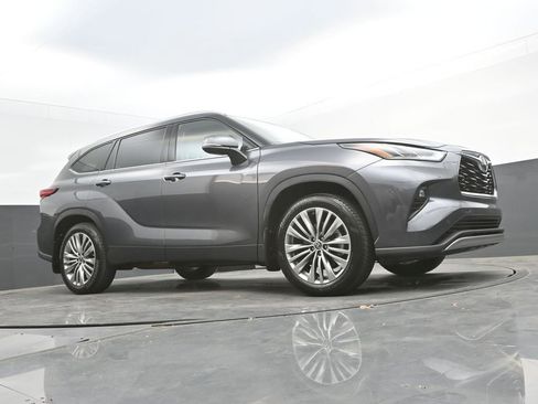 Used 2021 Toyota Highlander Platinum AWD/4WD image 40