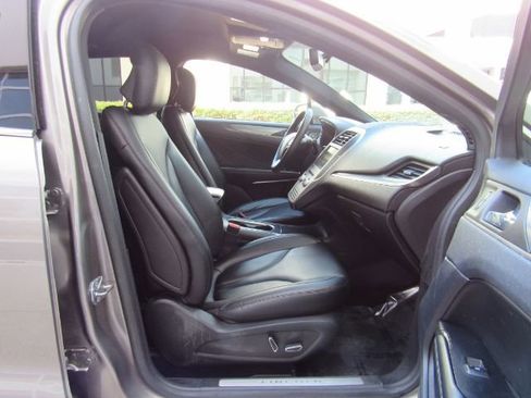 Used 2016 Lincoln MKC Premiere image 18