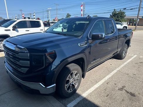 Used 2023 GMC Sierra 1500 SLE AWD/4WD image 4