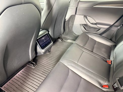 Used 2022 Tesla Model S image 17