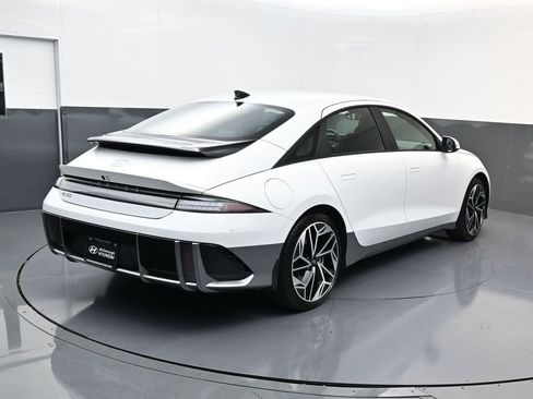Used 2024 Hyundai Ioniq 6 SEL image 3