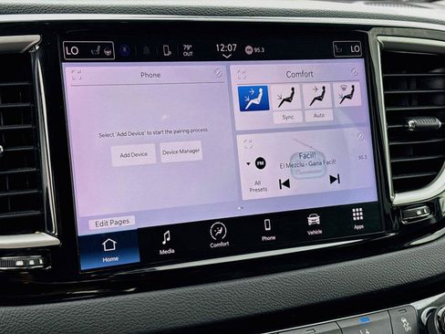 Used 2023 Chrysler Pacifica Touring-L FWD image 14