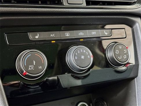 Used 2023 Volkswagen Taos SE image 13