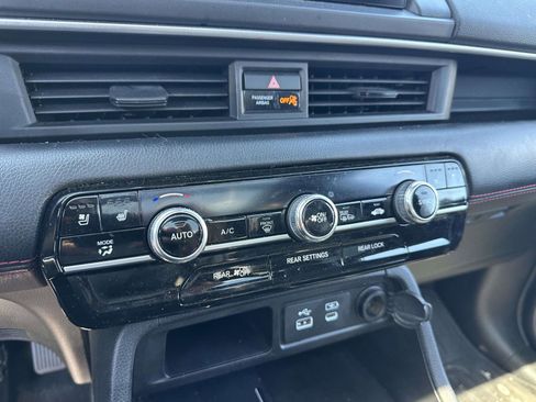 Used 2025 Honda Pilot Black Edition image 25