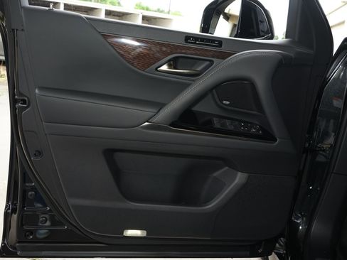 Used 2026 Lexus LX 700h Ultra Luxury AWD/4WD image 31
