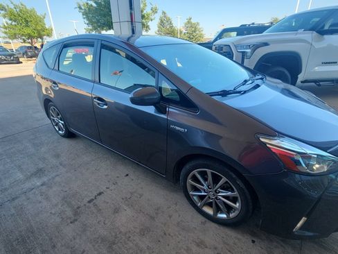 Used 2016 Toyota Prius V Five FWD image 20
