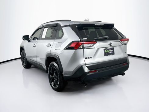 Used 2021 Toyota RAV4 LE FWD image 5