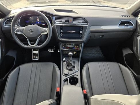 Used 2023 Volkswagen Tiguan SE R-Line image 3