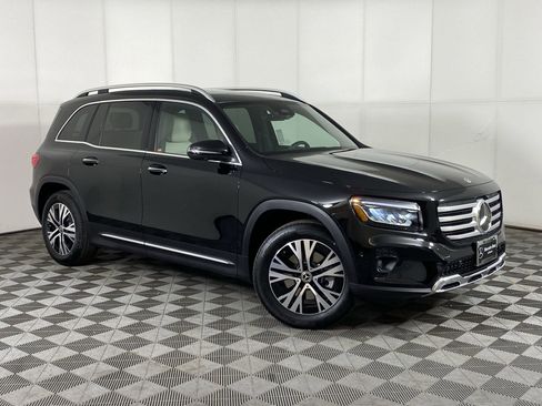 Used 2025 Mercedes-Benz GLB 250 4MATIC image 6