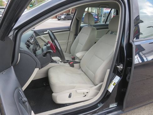 Used 2019 Volkswagen Golf S FWD image 10