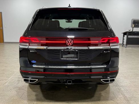 Used 2024 Volkswagen Atlas SEL Premium R-Line image 5