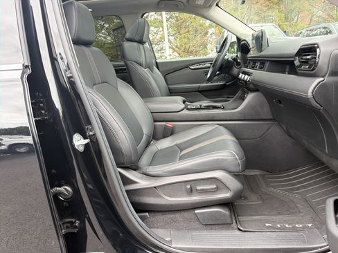 Used 2025 Honda Pilot Touring image 35