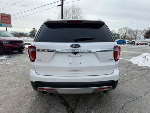 Used 2017 Ford Explorer XLT image 4