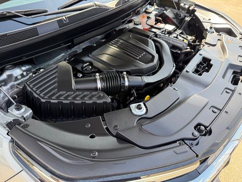 Used 2024 Chevrolet Traverse LS FWD image 35