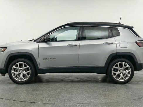 Used 2025 Jeep Compass Limited image 5