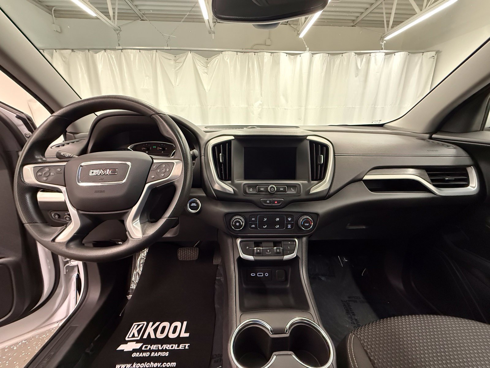 Used 2024 GMC Terrain SLE AWD/4WD image 17
