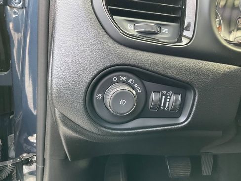 Used 2023 Jeep Renegade Altitude image 8