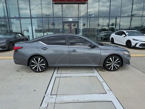 Used 2020 Nissan Altima 2.5 SR w/ Premium Package FWD image 3
