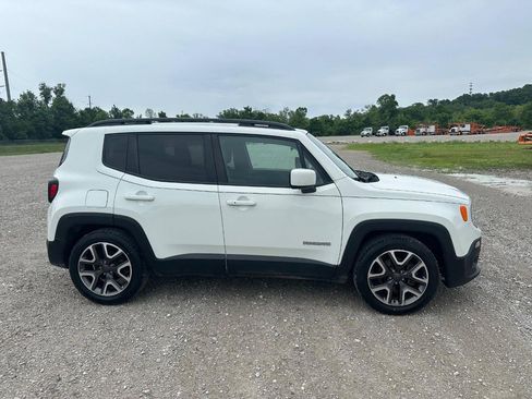 Used 2018 Jeep Renegade Latitude w/ Advanced Technology Group FWD image 2