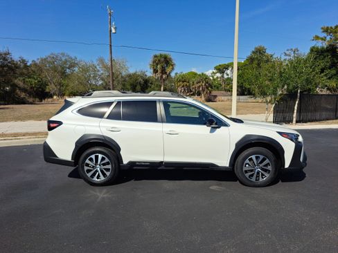 Certified 2025 Subaru Outback Premium image 7