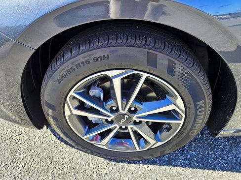 Used 2023 Kia Forte LXS w/ LXS Technology Package image 18
