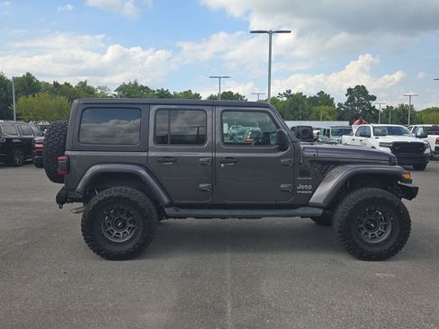 Used 2018 Jeep Wrangler Unlimited Sahara AWD/4WD image 8