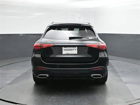 Used 2025 Mercedes-Benz GLC 300 image 8
