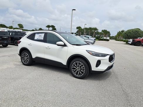 New 2025 Ford Escape PHEV w/ PHEV Premium Package image 33