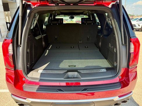 Used 2026 GMC Yukon XL Denali w/ Denali Reserve Package AWD/4WD image 6