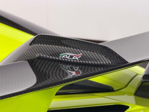 Used 2020 Lamborghini Aventador SVJ AWD/4WD image 13
