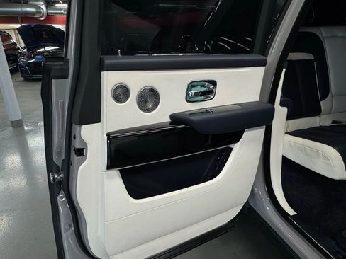 Used 2022 Rolls-Royce Cullinan image 32
