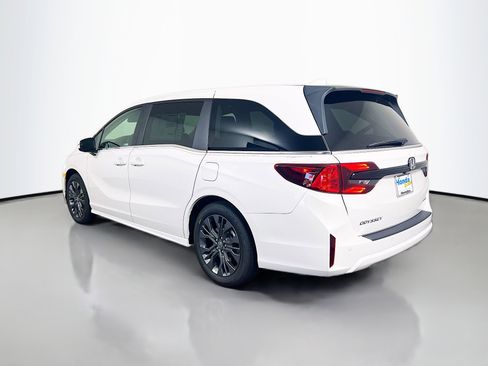 New 2026 Honda Odyssey Touring image 5