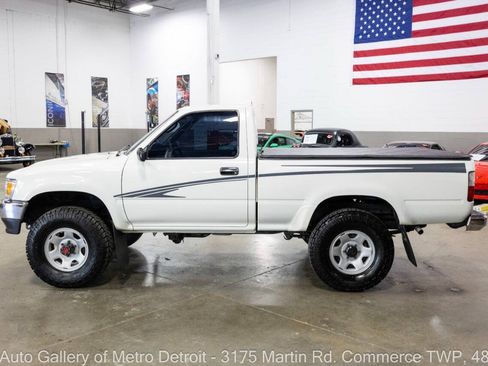 Used 1995 Toyota Pickup DX AWD/4WD image 3