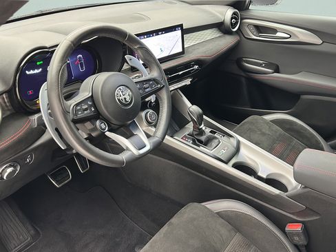 Used 2024 Alfa Romeo Tonale Veloce AWD/4WD image 12