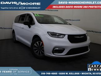 Used 2024 Chrysler Pacifica Select video 1