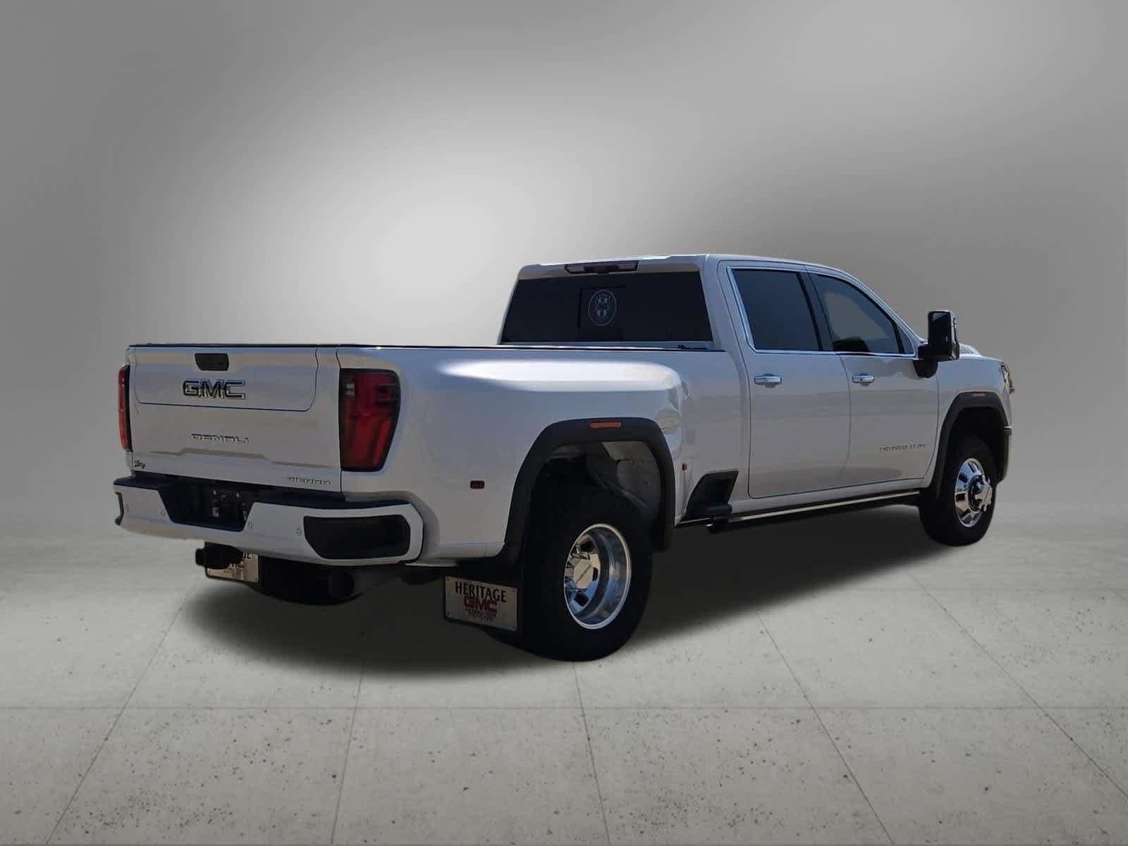 Used 2024 GMC Sierra 3500 Denali Ultimate AWD/4WD image 6