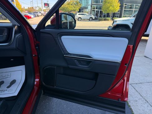 Used 2025 Rivian R1S Adventure image 9