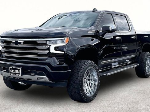 Used 2022 Chevrolet Silverado 1500 High Country w/ Technology Package AWD/4WD image 15