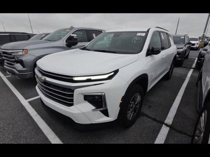 Used 2025 Chevrolet Traverse LT