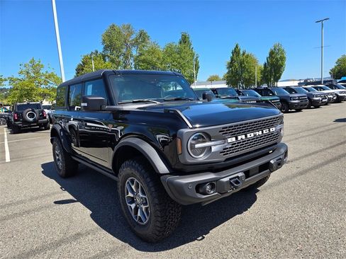 New 2025 Ford Bronco Badlands image 3