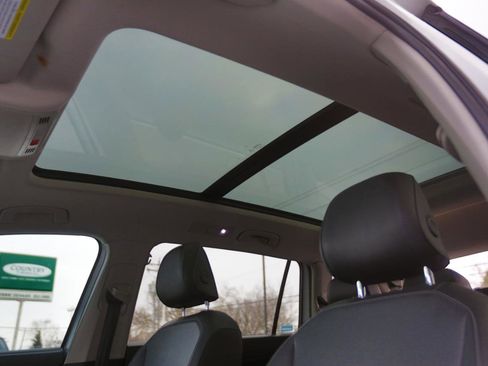 Used 2019 Volkswagen Tiguan SEL FWD image 10