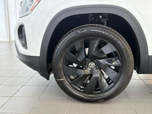 New 2026 Volkswagen Atlas Cross Sport SE FWD image 12